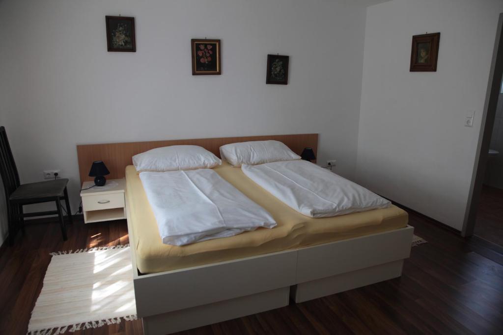 Pension Casa Topolino Wiener Neustadt Room photo